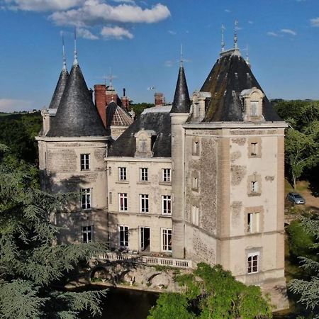 Château de Saint Bonnet les Oules Exterior foto